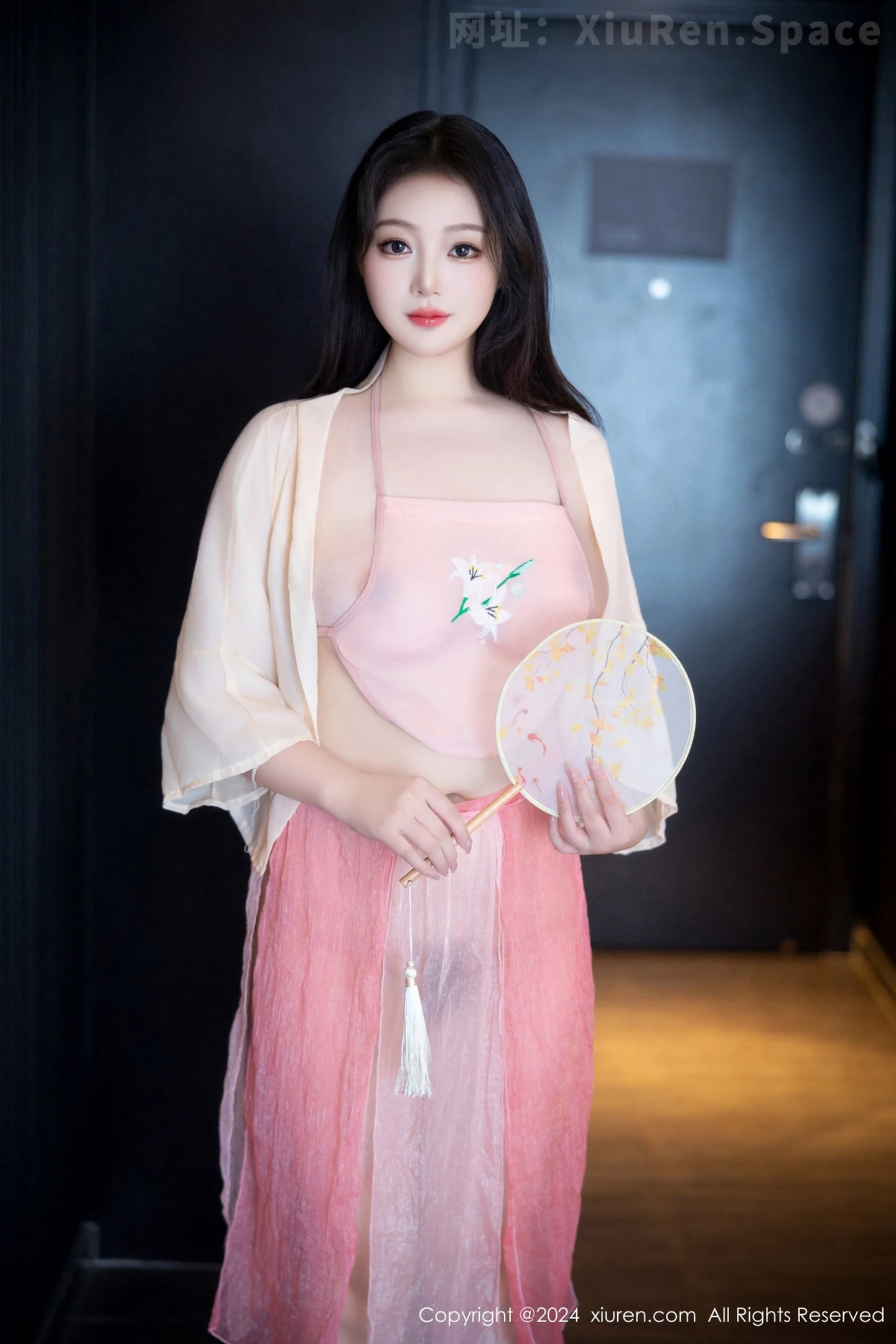 图片[2]-[XiuRen秀人网] VOL.9211 模特潘多拉哦私房性感粉色古装服饰秀翘臀美腿惹火诱惑写真59P-秀人网官方网站